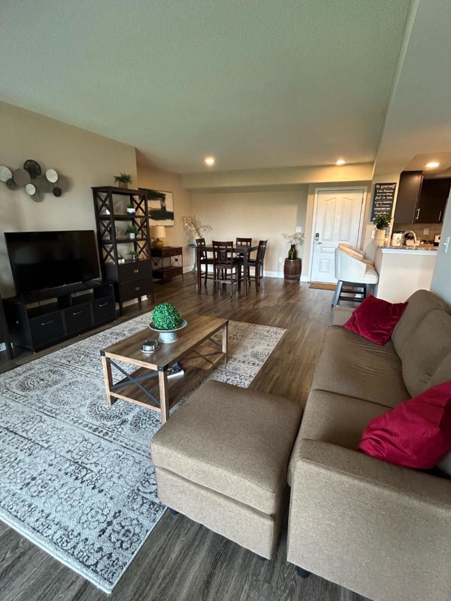 Spacious 2 Bedroom 2 Bathroom Apartment With Balcony In Uptown Charlotte! City Views & Free Parking! Bagian luar foto