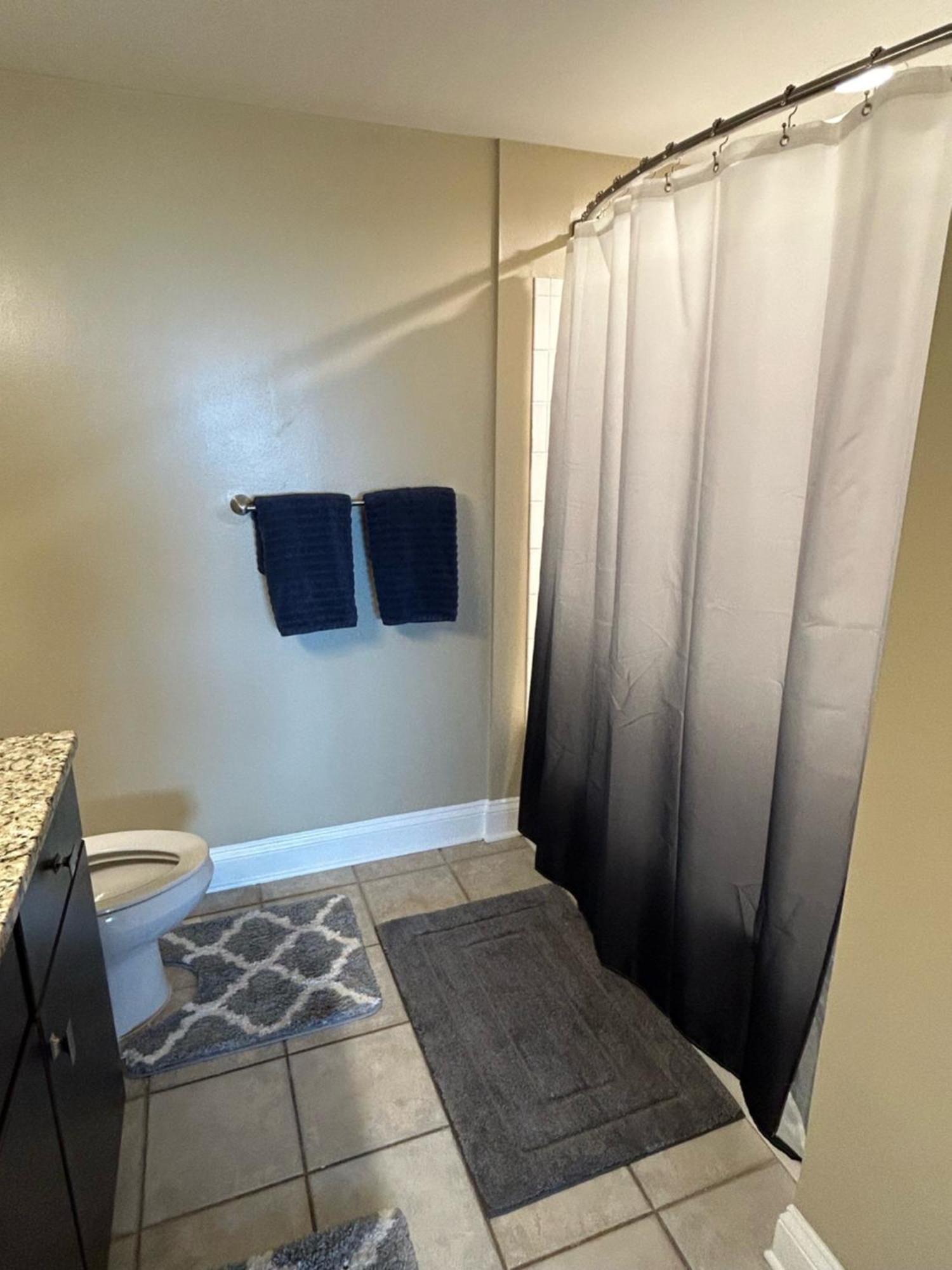 Spacious 2 Bedroom 2 Bathroom Apartment With Balcony In Uptown Charlotte! City Views & Free Parking! Bagian luar foto